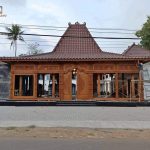 Bangun Rumah Joglo Kayu Jati Ukiran Gebyok Hunian Tradisional dengan Sentuhan Elegan dan Mewah